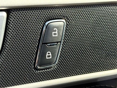 Used 2021 Ford Explorer XLT w/ Equipment Group 202A image 22