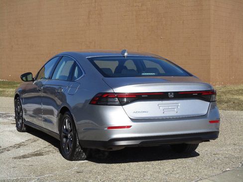 Used 2023 Honda Accord EX image 5