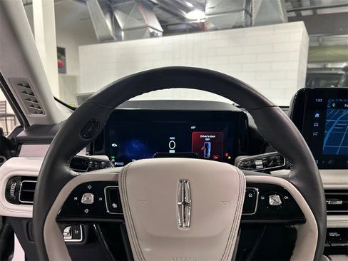 Used 2025 Lincoln Aviator Reserve w/ Illumination Package image 11