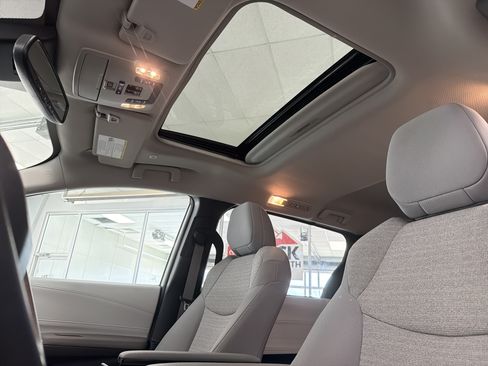 Used 2025 Toyota Sienna LE AWD/4WD image 26