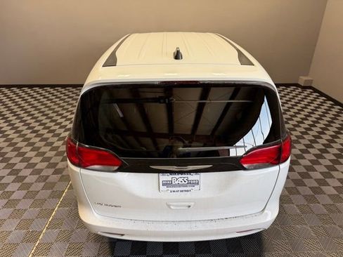 Used 2024 Chrysler Voyager LX image 11