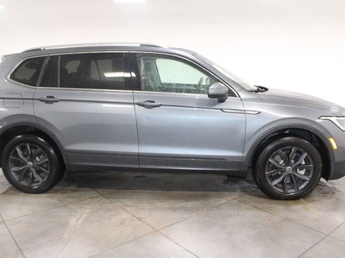 Used 2024 Volkswagen Tiguan SE image 11