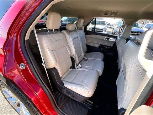 Used 2023 Ford Explorer Platinum w/ Technology Package image 18