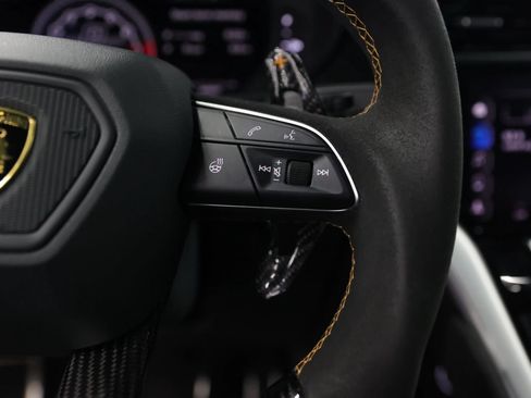 Used 2020 Lamborghini Urus AWD/4WD image 32