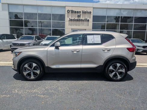Used 2023 Volvo XC40 B5 Plus w/ Protection Package Premier AWD/4WD image 3