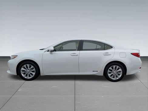 Used 2015 Lexus ES 300h image 2
