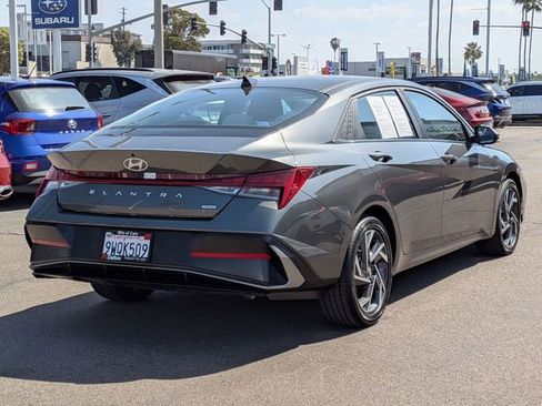 Used 2025 Hyundai Elantra Limited FWD image 4
