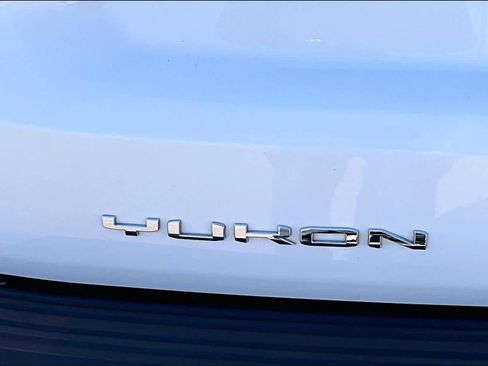 Used 2022 GMC Yukon XL SLT w/ SLT Premium Package image 31