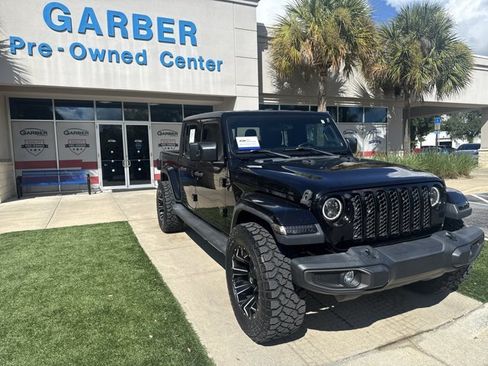 Used 2021 Jeep Gladiator Sport AWD/4WD image 2