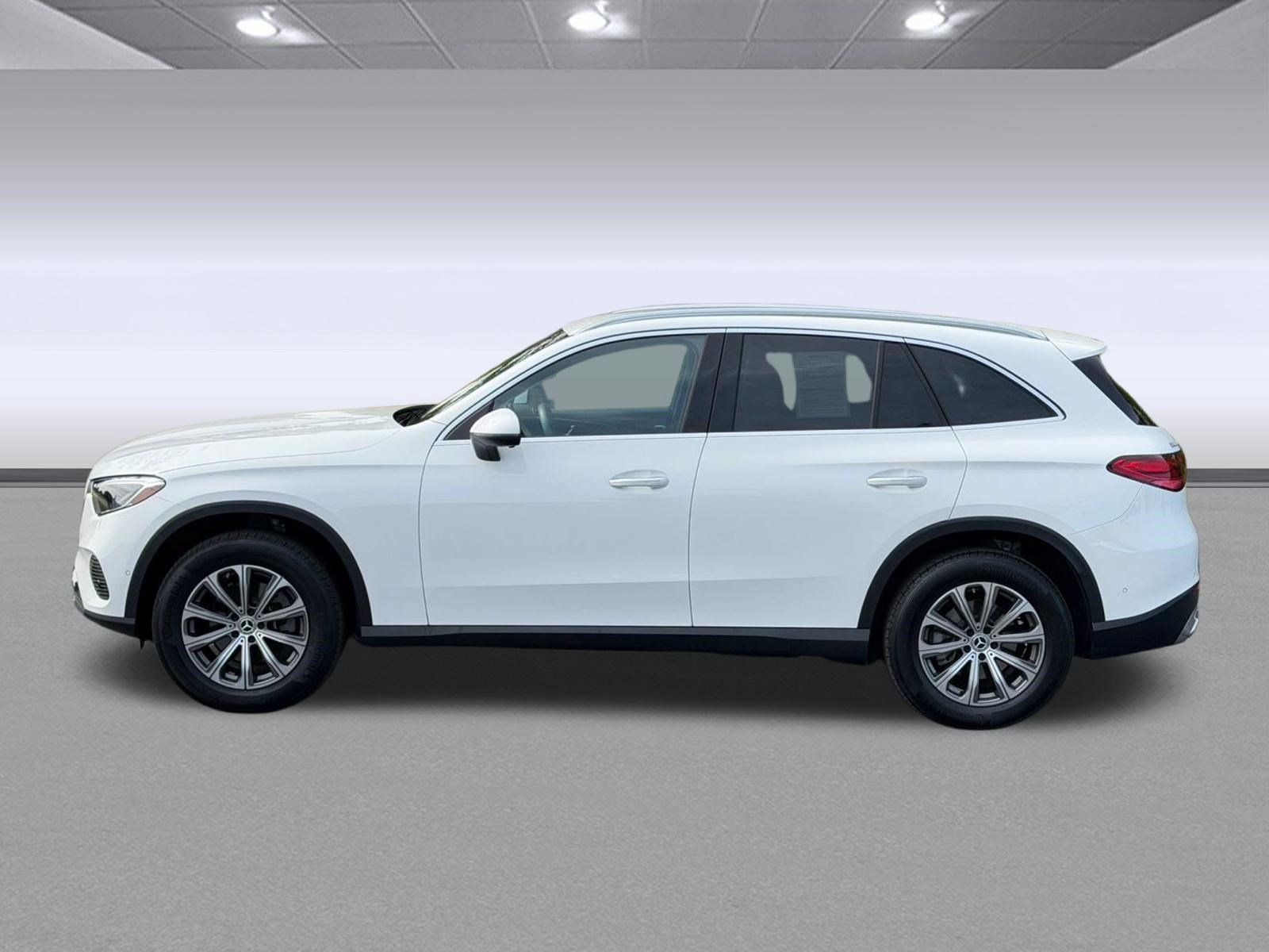 Used 2024 Mercedes-Benz GLC 300 4MATIC image 2