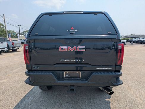 Used 2025 GMC Sierra 2500 Denali w/ Technology Package AWD/4WD image 6
