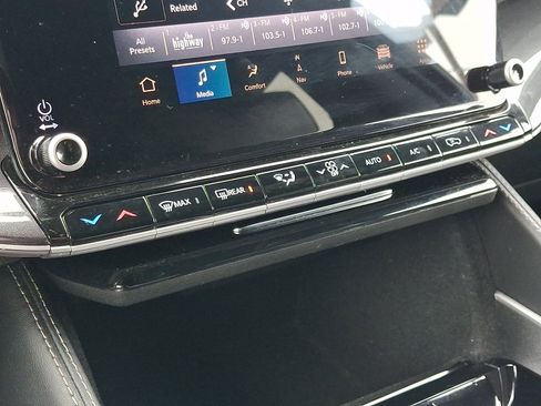 Certified 2022 Jeep Wagoneer Series I AWD/4WD image 16