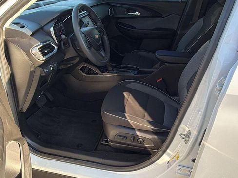 Used 2023 Chevrolet TrailBlazer LT FWD image 12