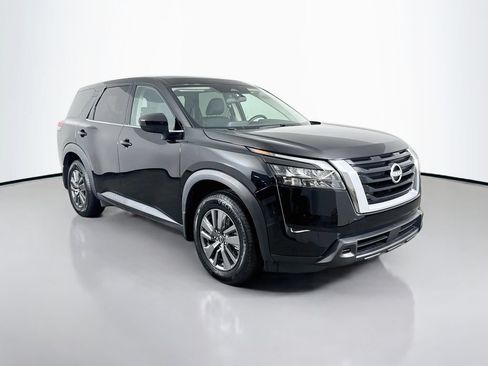 Used 2024 Nissan Pathfinder S FWD image 3