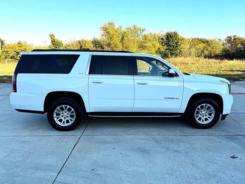 Used 2019 GMC Yukon XL SLE image 2