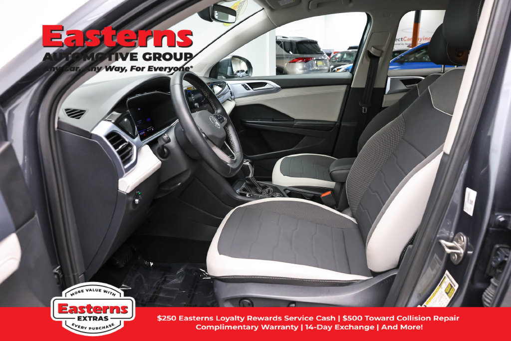 Used 2025 Volkswagen Taos SE AWD/4WD image 15