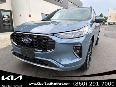 Used 2023 Ford Escape ST-Line Elite w/ Premium Technology Package AWD/4WD image 3
