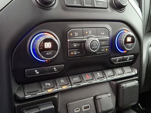 Used 2020 Chevrolet Silverado 1500 LT Trail Boss image 23