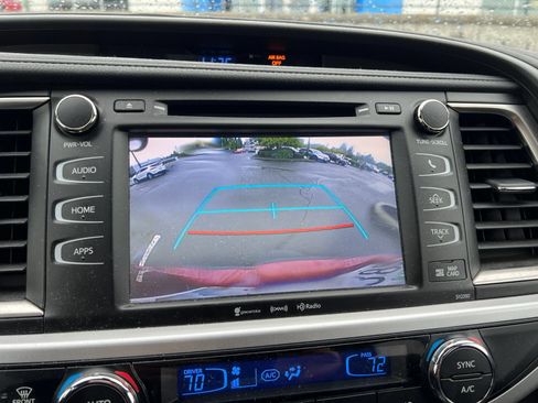 Used 2019 Toyota Highlander SE AWD/4WD image 9