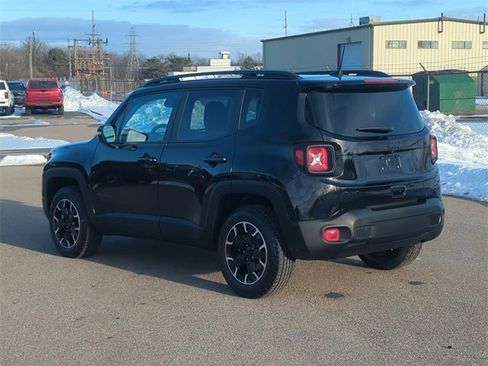 Used 2023 Jeep Renegade Latitude w/ Sun/Sound Group image 5