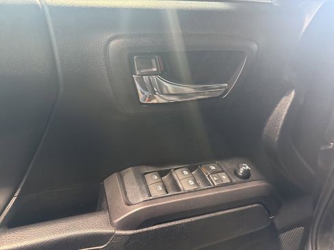 Used 2021 Toyota Tacoma TRD Sport image 34