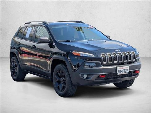 Used 2018 Jeep Cherokee Trailhawk w/ Trailer Tow Group AWD/4WD image 3