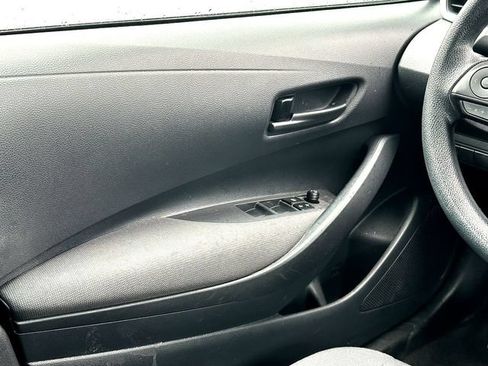 Used 2025 Toyota Corolla LE FWD image 24
