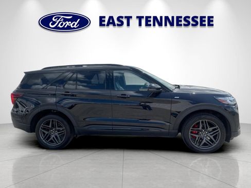 Used 2025 Ford Explorer ST-Line w/ ST-Line Street Pack AWD/4WD image 2