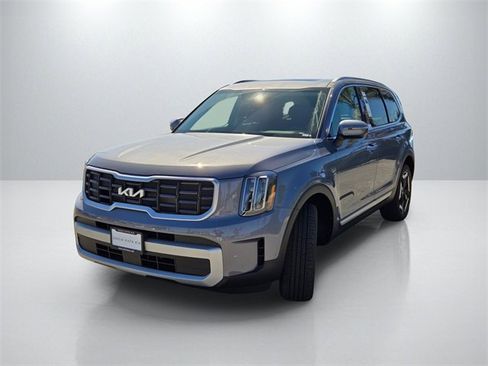 New 2025 Kia Telluride S image 8