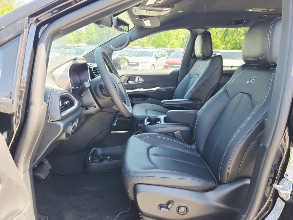 New 2026 Chrysler Pacifica Select w/ S Appearance Package AWD/4WD image 11