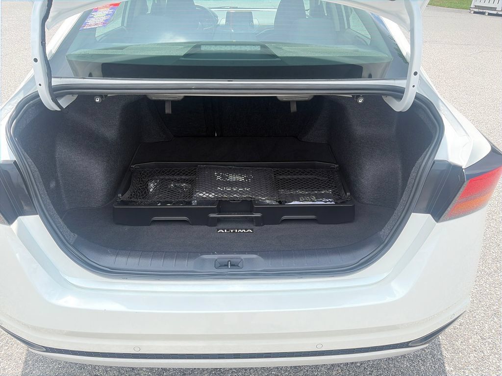 Used 2024 Nissan Altima 2.5 SV AWD/4WD image 22