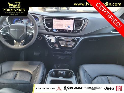 Certified 2025 Chrysler Pacifica Select FWD image 6