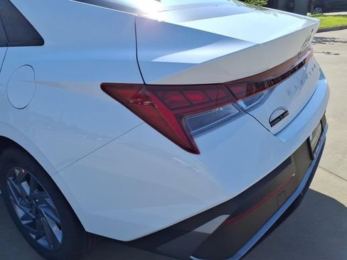 New 2026 Hyundai Elantra Hybrid FWD image 20