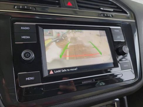 Used 2020 Volkswagen Tiguan S FWD image 24