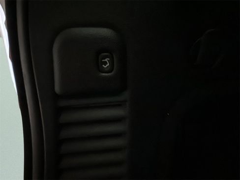 Used 2017 Jeep Grand Cherokee Limited w/ Luxury Group II image 17