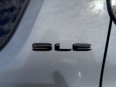 Used 2023 GMC Acadia SLE w/ Driver Convenience Package AWD/4WD image 10