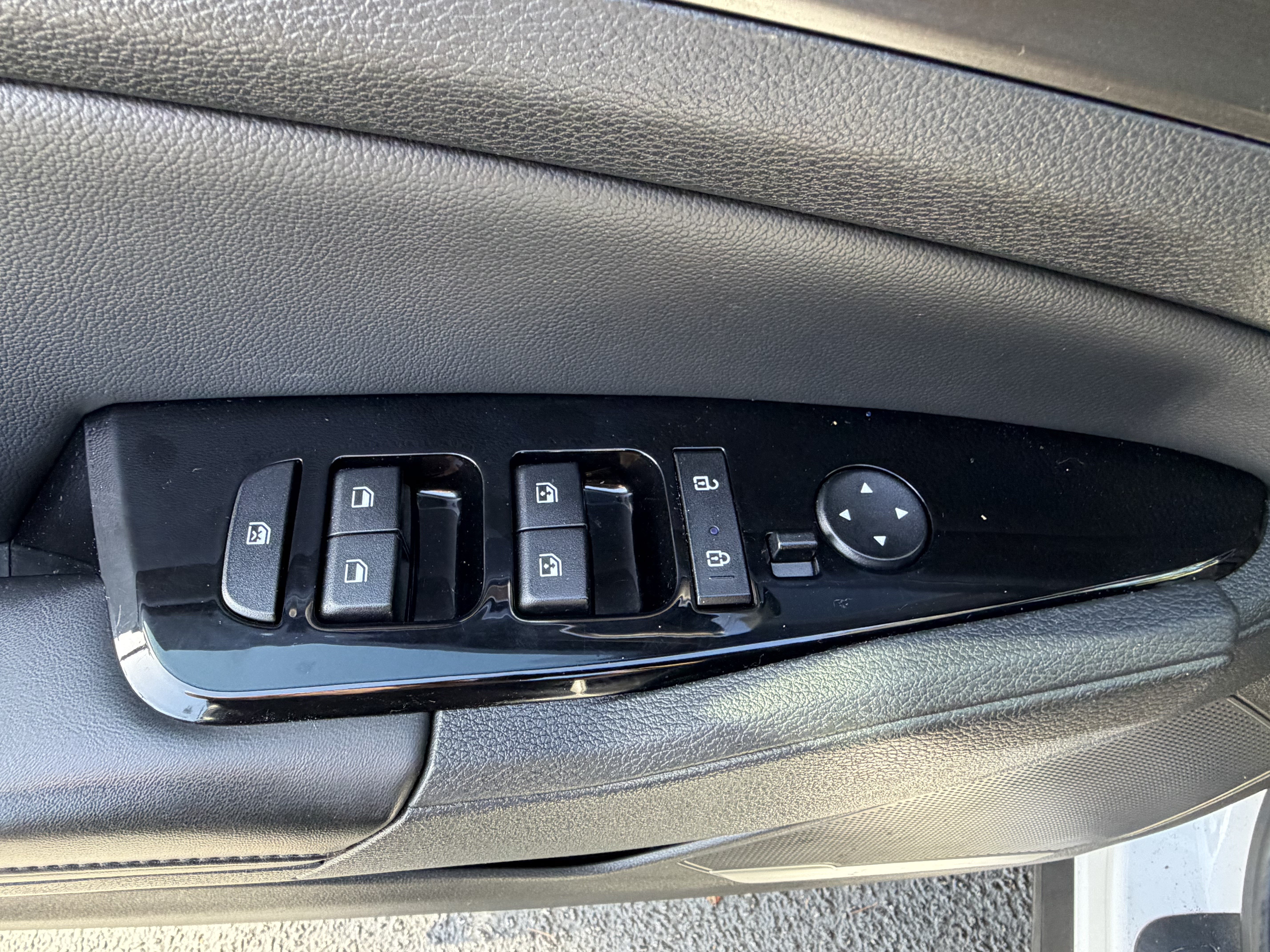 Used 2023 Kia Sportage EX FWD image 14