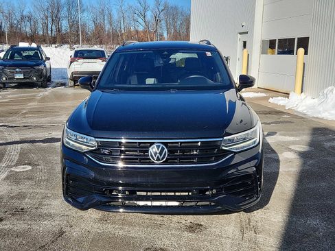 Used 2022 Volkswagen Tiguan SE R-Line image 2
