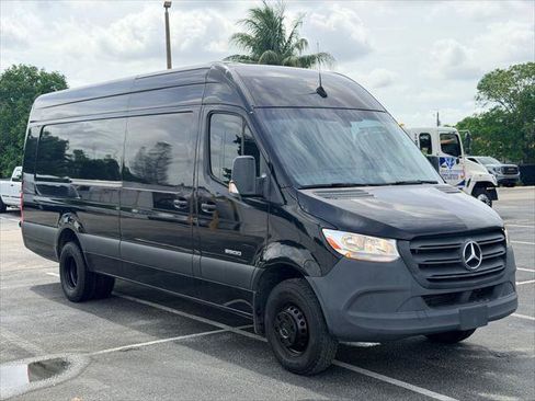 Used 2022 Mercedes-Benz Sprinter 3500 image 9