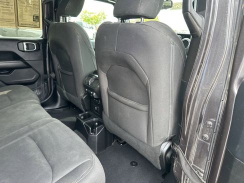 Used 2019 Jeep Wrangler Unlimited Sahara image 46