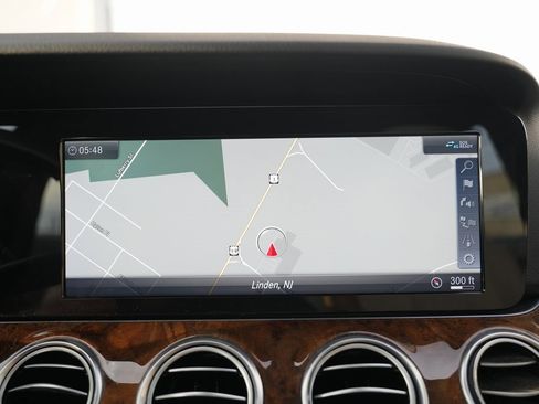 Used 2019 Mercedes-Benz E 300 4MATIC image 55