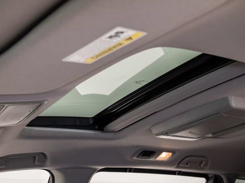 Used 2024 Honda Odyssey Touring image 9