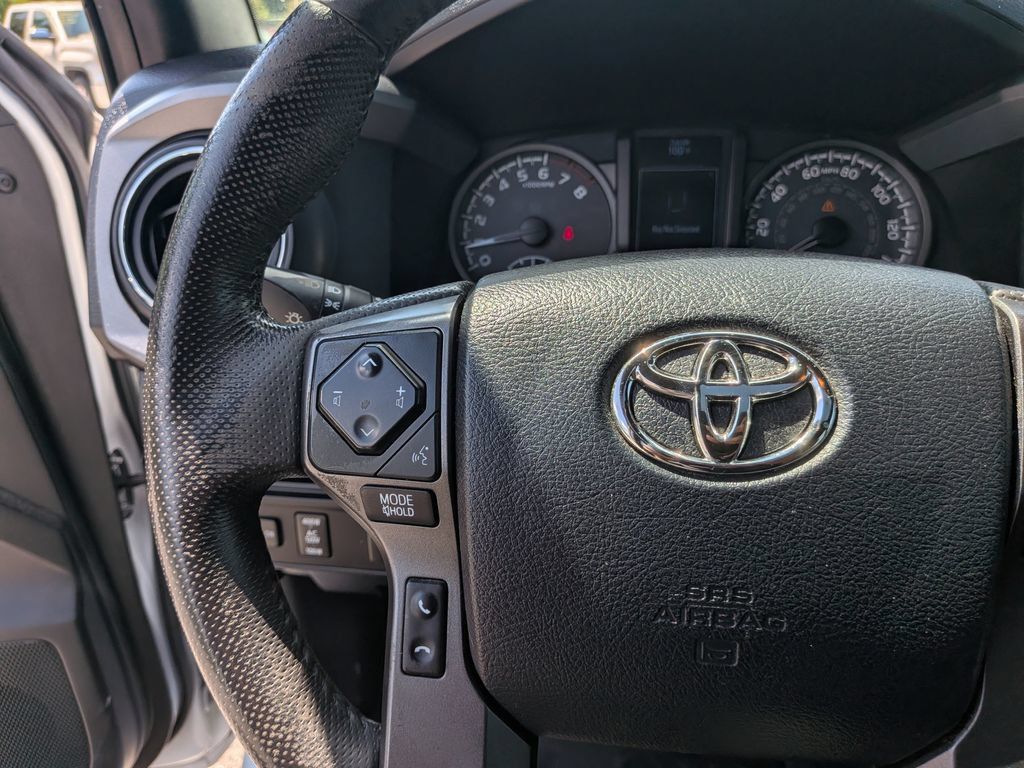 Used 2016 Toyota Tacoma TRD Sport w/ Premium & Technology Package RWD image 12
