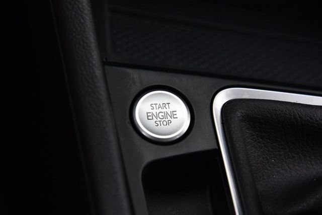 Used 2025 Volkswagen Jetta SE FWD image 17
