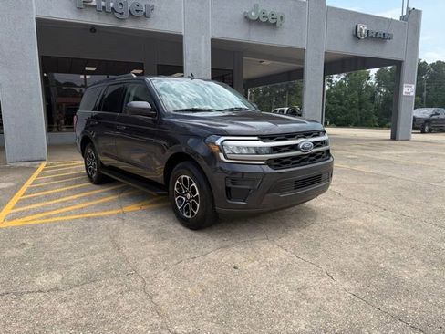 Used 2024 Ford Expedition XLT RWD image 12
