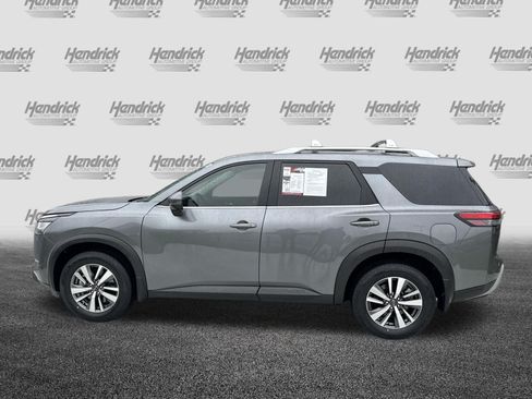 Used 2024 Nissan Pathfinder SL w/ Black Appearance Package AWD/4WD image 7