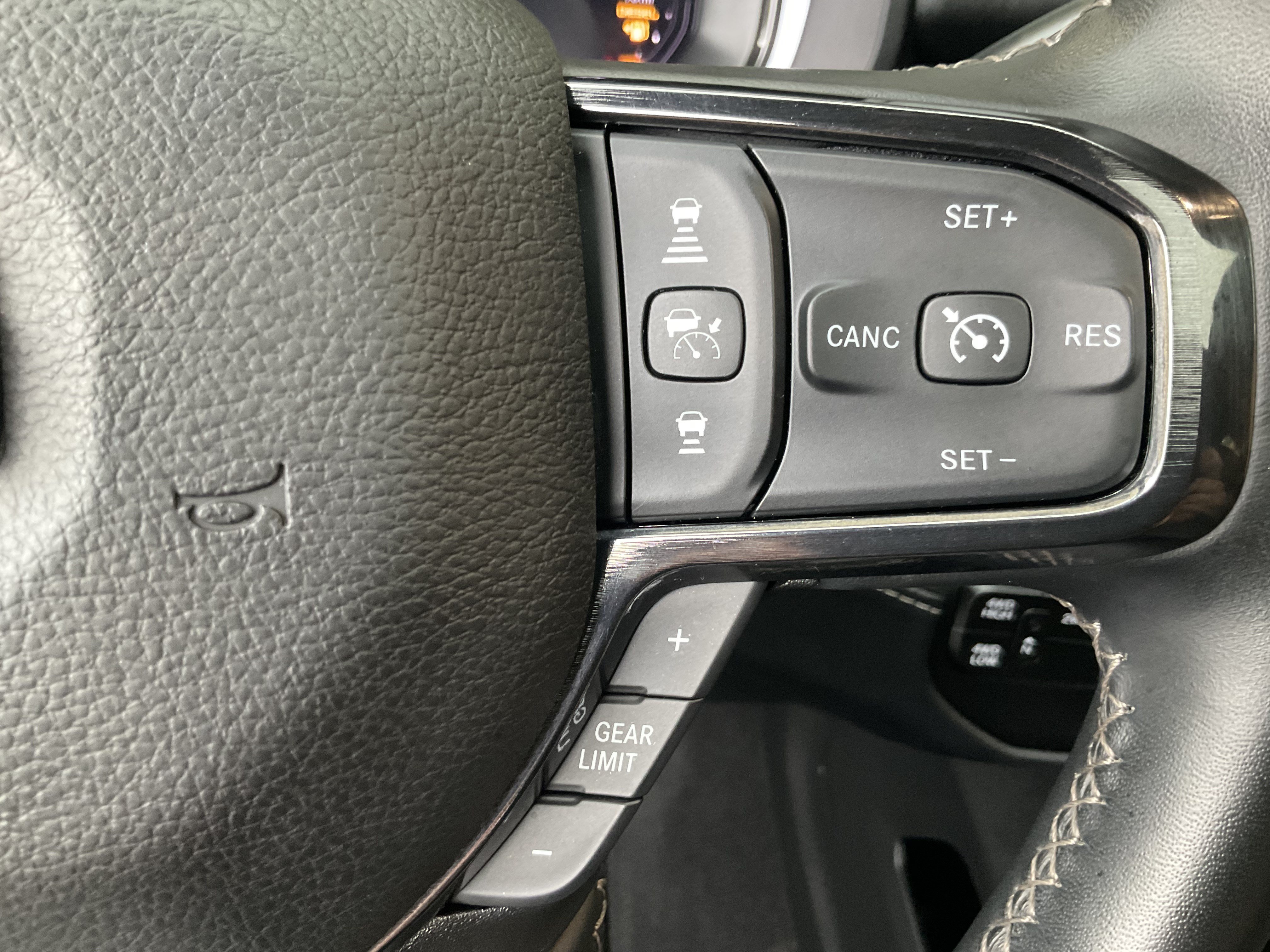 Used 2024 RAM 2500 Limited AWD/4WD image 36