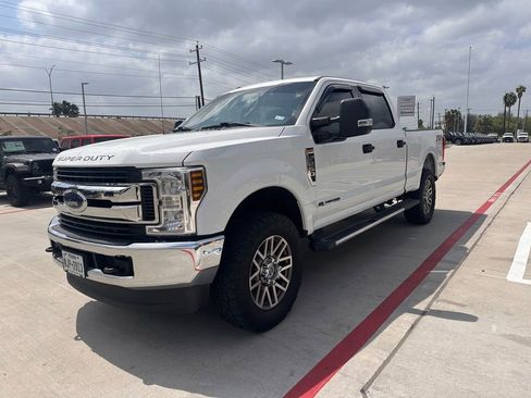 Used 2018 Ford F250 XLT w/ FX4 Off-Road Package AWD/4WD image 3