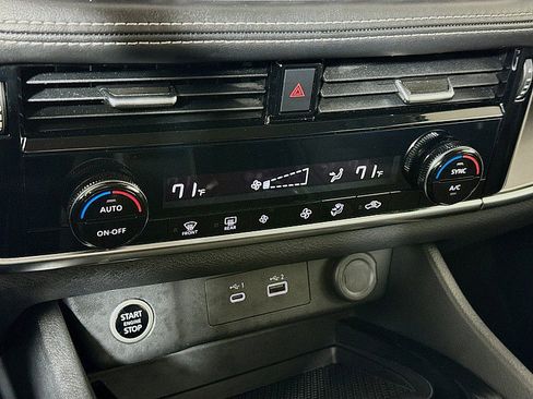 Used 2023 Nissan Rogue SV image 16