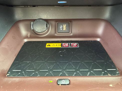 Used 2025 Toyota RAV4 Limited AWD/4WD image 22